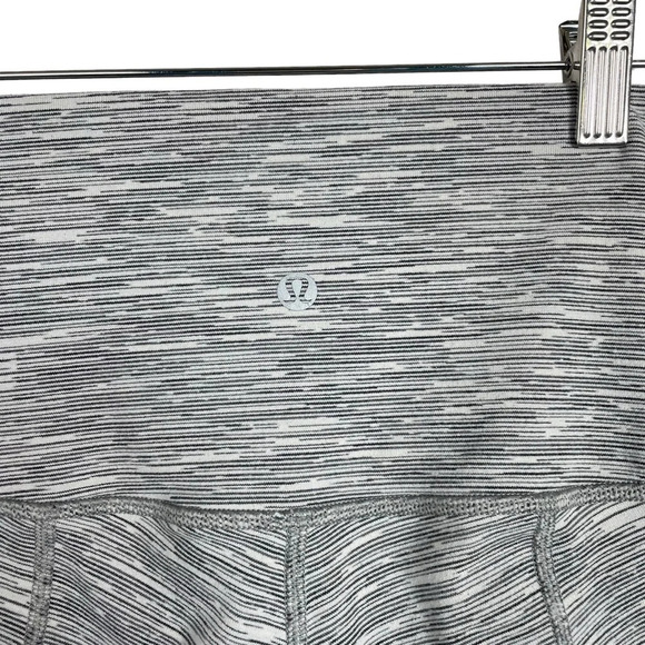 Lululemon High Rise Wunder Under Crop II Scallop in Grey/White Size 4/6 - Picture 11 of 11